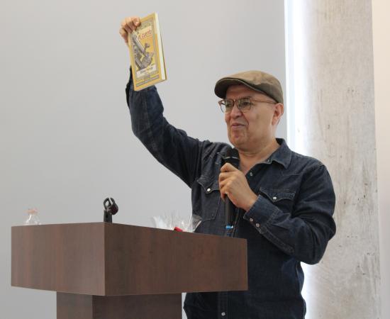 El Dr. Sergio Figueroa habló acerca de la minificción, uno de los géneros de literatura breve más importante