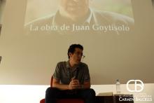 Luis Vicente de Aguinaga durante su presentación. Foto: Mauricio Vaca