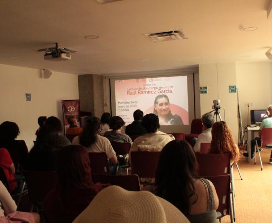 La mayoría del público estuvo compuesta por estudiantes de la licenciatura en Escritura Creativa, de la Universidad de Guadalajara.