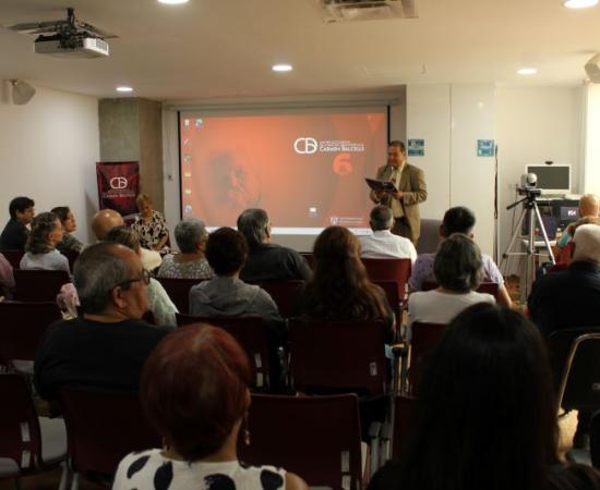 El público asistente llenó el Salón Shanghái.