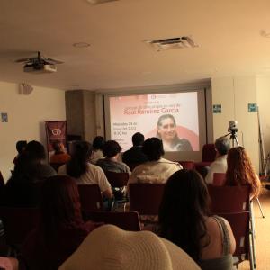 La mayoría del público estuvo compuesta por estudiantes de la licenciatura en Escritura Creativa, de la Universidad de Guadalajara.